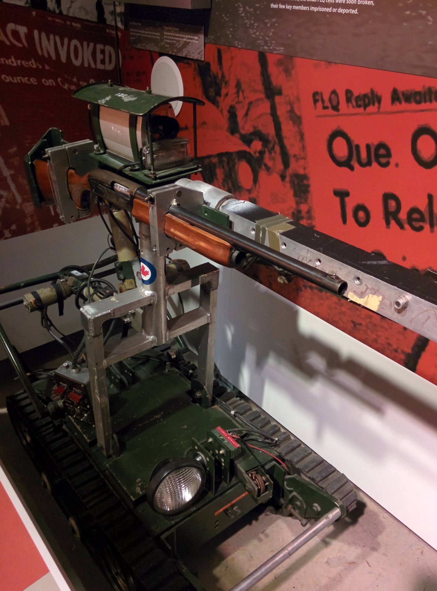 Robot des forces canadiennes lors de la crise d'octobre de 1970
