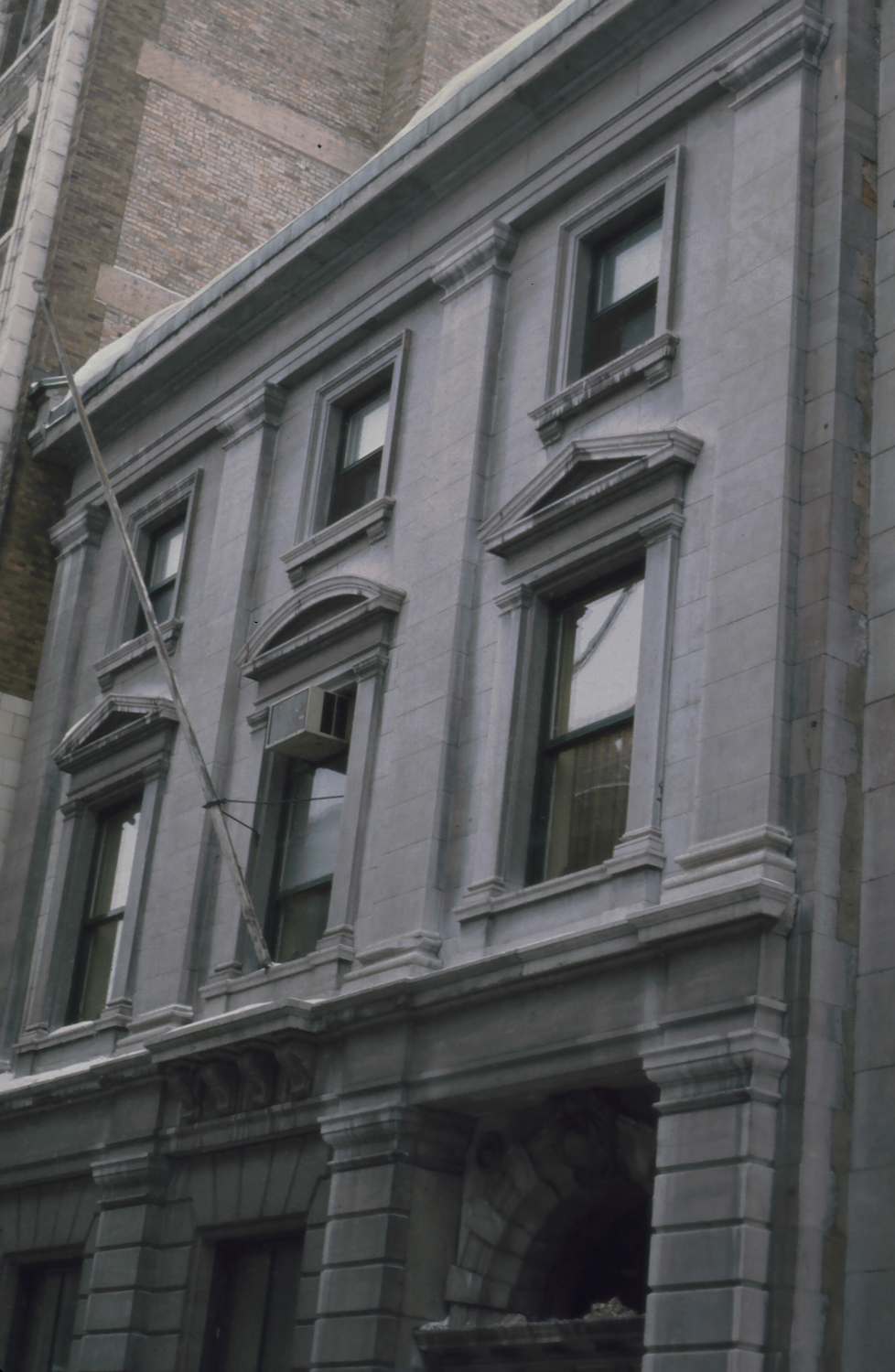 Banque de la Nouvelle-Écosse, 124 rue Saint-Pierre, Québec partie haute de la façade 11-d.na.civile-76-2686