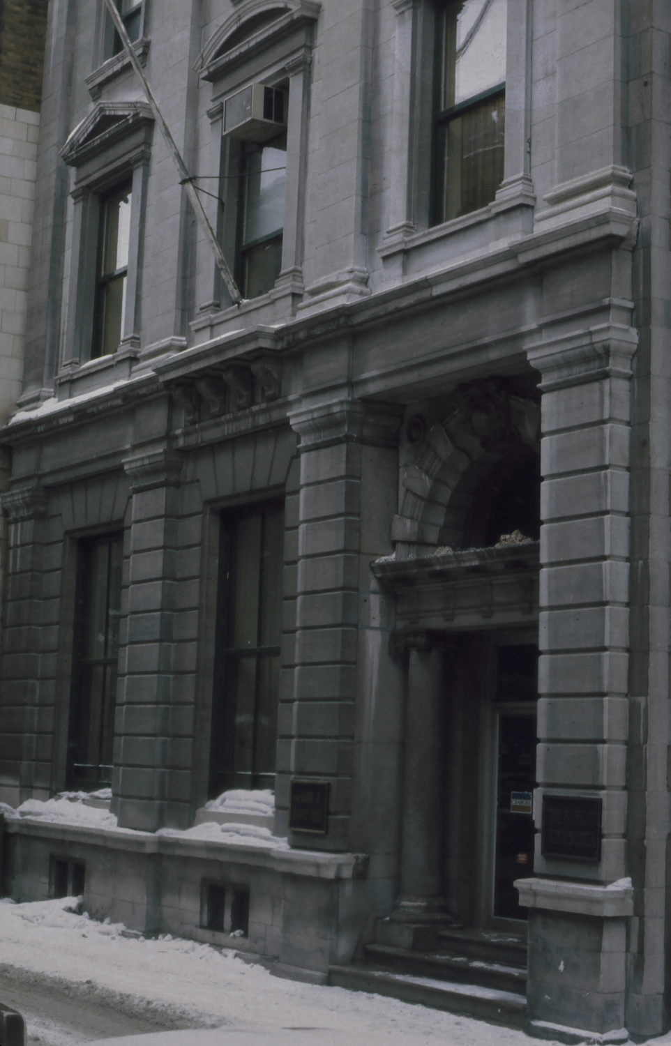 Banque de la Nouvelle-Écosse, 124 rue Saint-Pierre, Québec partie inférieure de la façade 11-d.na.civile-76-2685